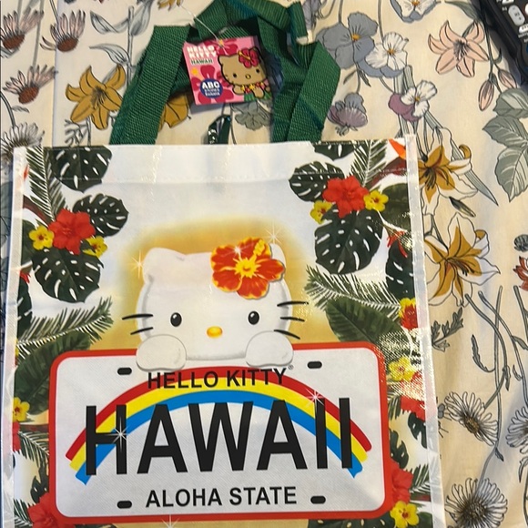 Hello Kitty White and Green Tropical Tote - Picture 1 of 3